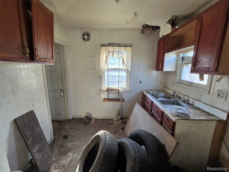 9634 Evergreen Avenue, Detroit, MI 48228 - #3