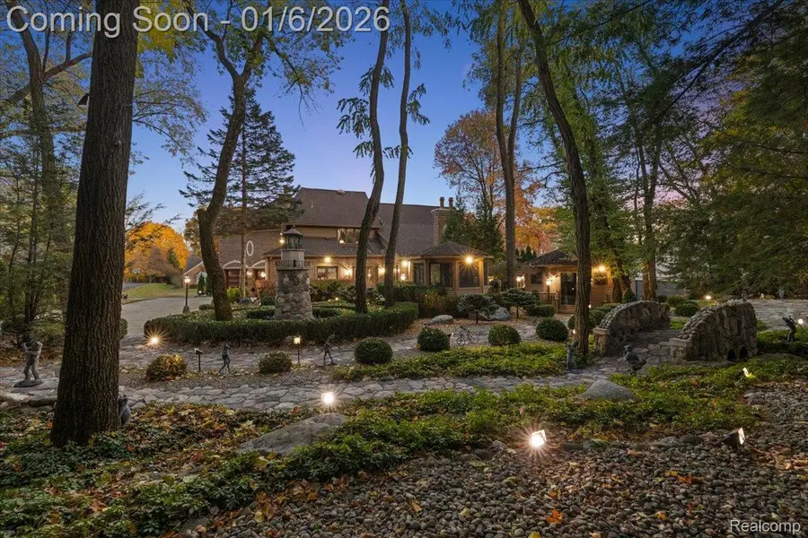 7310 Sandy Creek Lane, Bloomfield, MI 48301 - Image #2