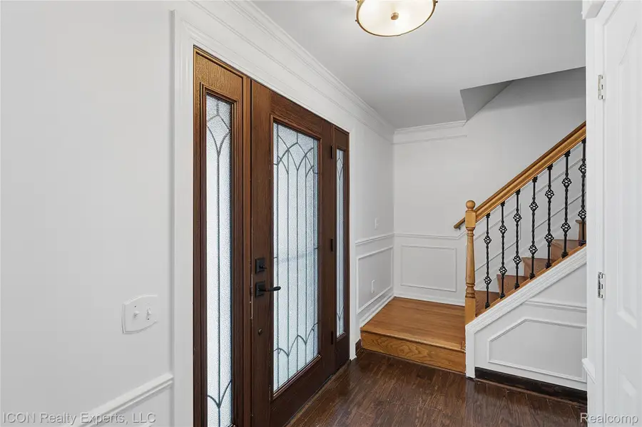 1869 Midchester Dr Drive, West Bloomfield, MI 48324 - Image #2