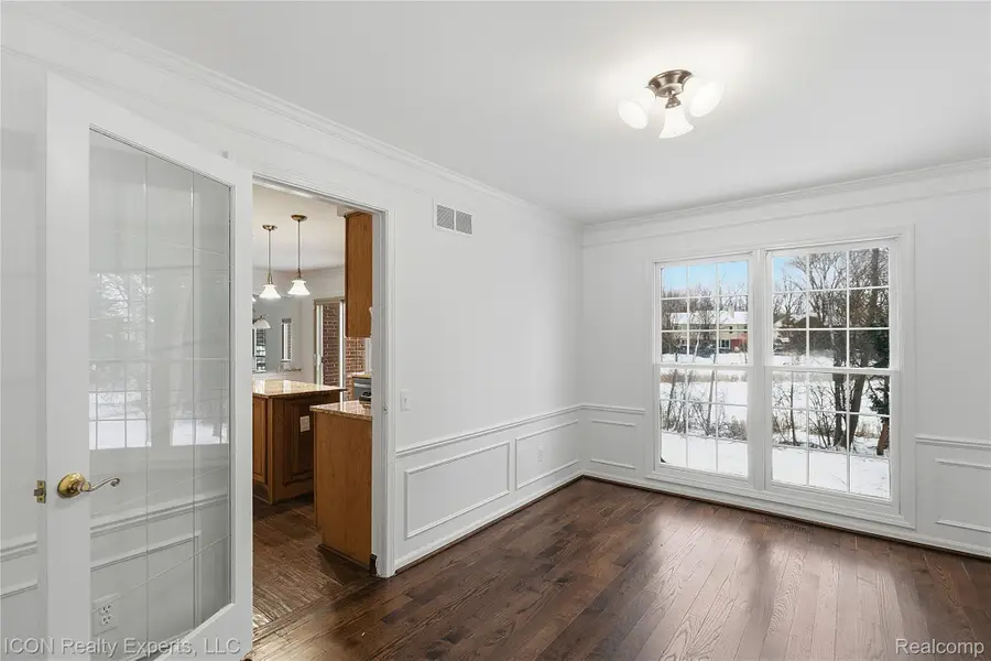 1869 Midchester Dr Drive, West Bloomfield, MI 48324 - Image #3