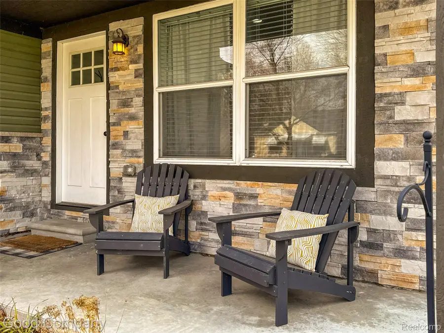 568 E Coy Avenue, Hazel Park, MI 48030 - #3