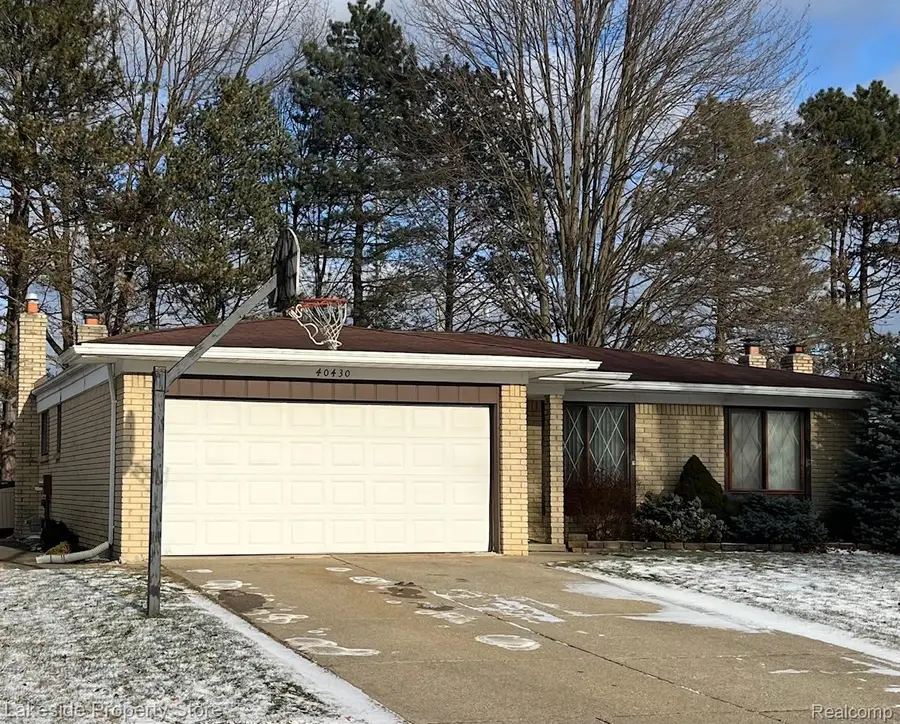 40430 Shakespeare Drive, Sterling Heights, MI 48313 - #2