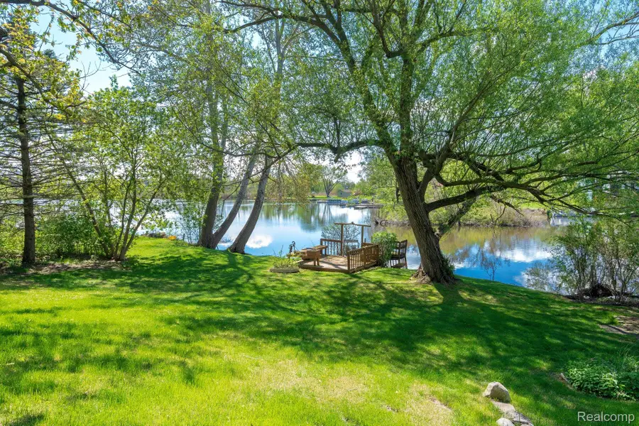 5721 Corunna Avenue, Clarkston, MI 48346 - Image #2