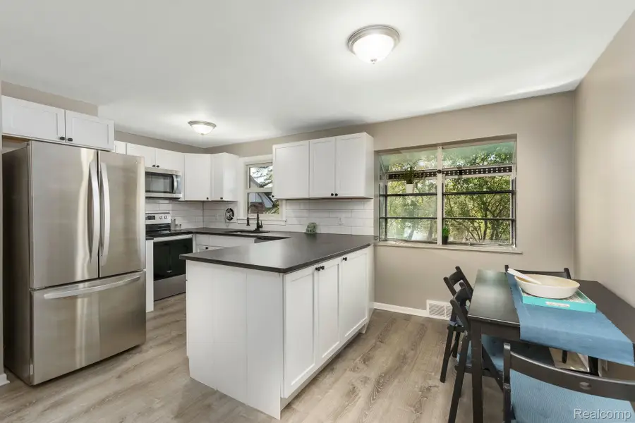 5721 Corunna Avenue, Clarkston, MI 48346 - Image #3