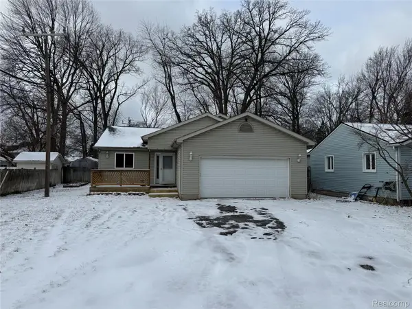 976 Ledyard Street, Waterford, MI 48328