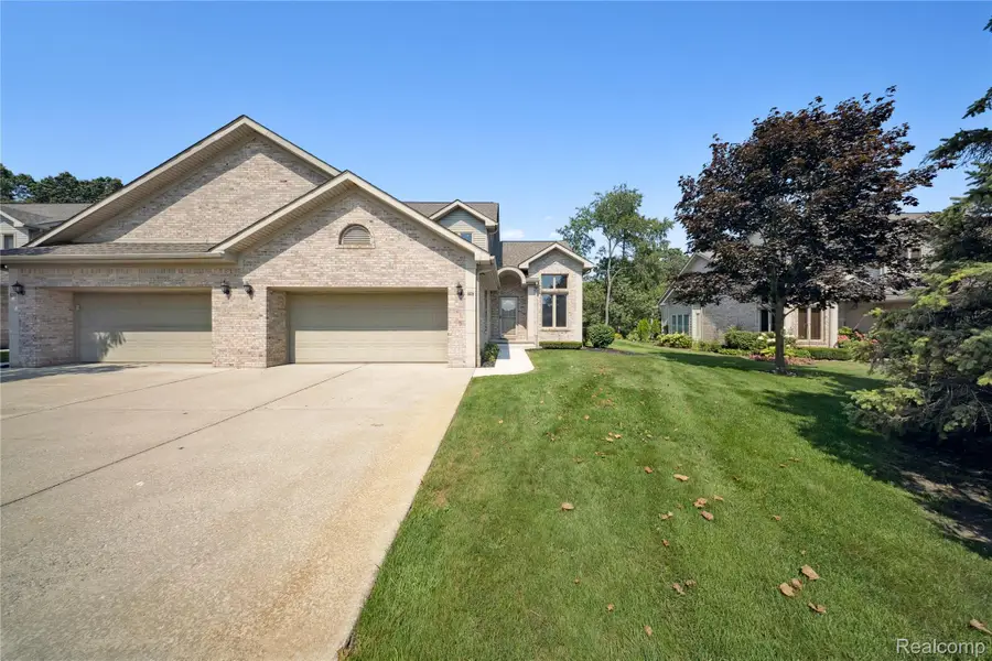 628 Olde Ivy Lane, Howell, MI 48843 - Image #2