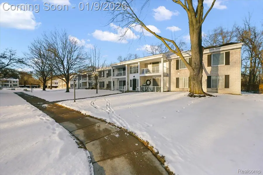 35962 Ann Arbor Trail #206, Livonia, MI 48150 - Image #2