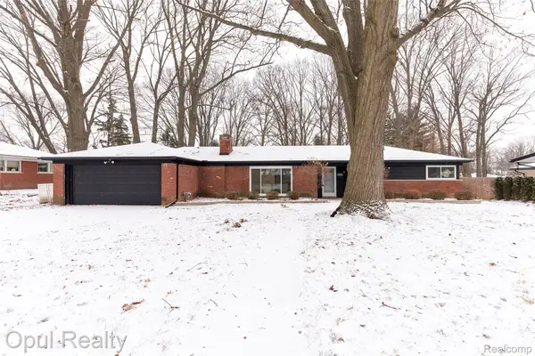 23220 Fleming Drive, Farmington, MI 48335