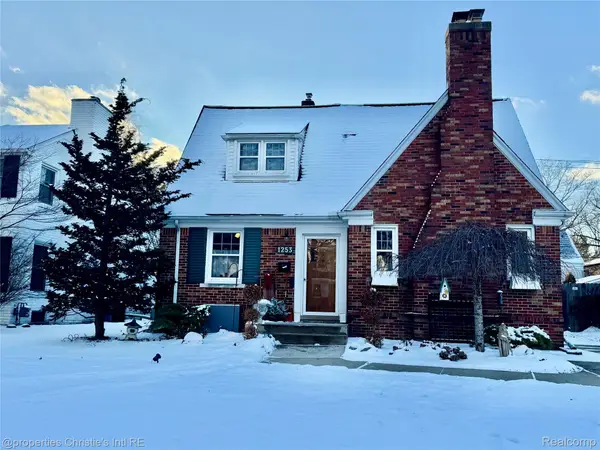 1253 Grayton Street, GrossePointePark, MI 48230