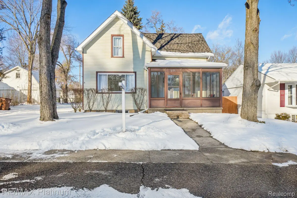 635 E Unadilla Street E, Pinckney, MI 48169 - Image #1