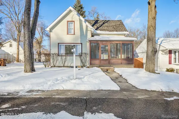 635 E Unadilla Street E, Pinckney, MI 48169