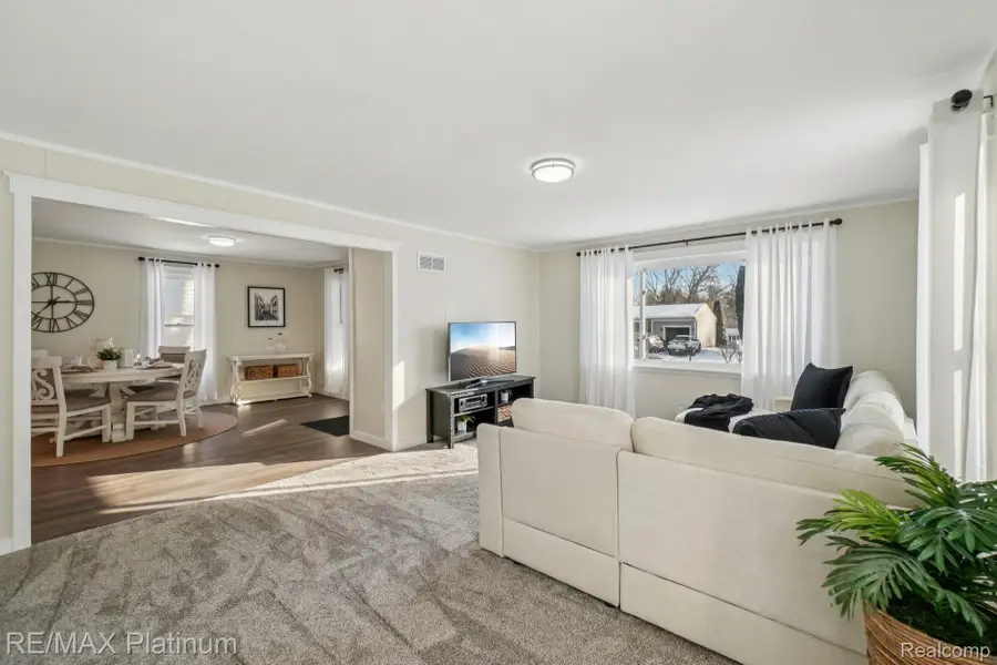 635 E Unadilla Street E, Pinckney, MI 48169 - Image #3