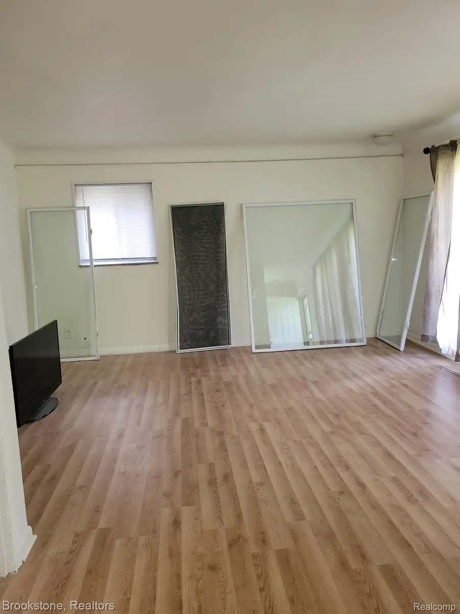 18458 Heyden Street, Detroit, MI 48219 - Image #2