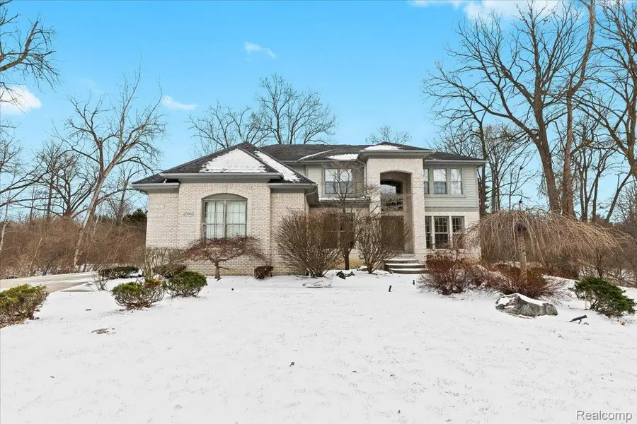 27861 Weymouth Drive, Farmington Hills, MI 48334 - Image #2