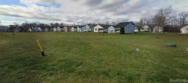 5148 Sandalwood Circle, GrandBlanc, MI 48439