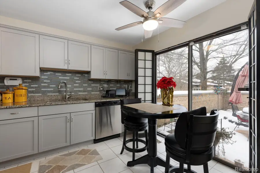 28440 Villa Court N #suite 507, Southfield, MI 48076 - Image #3