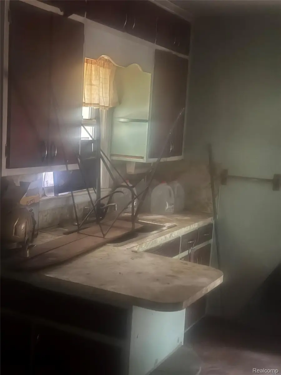 2321 Levern Street, Flint, MI 48506 - Image #2