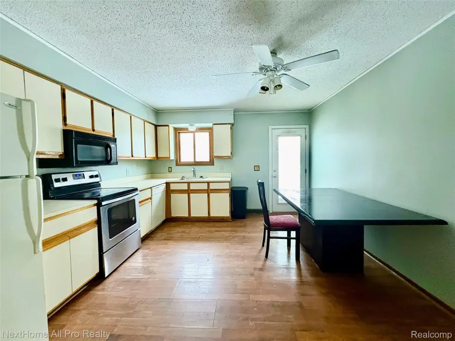 38032 Hixford Place, Westland, MI 48185 - #3