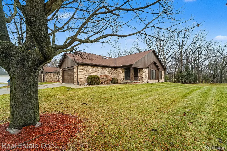 38630 Birch Meadow Drive, Clinton Township, MI 48036 - Image #3