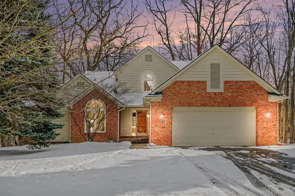 4977 Briarwood Circle, WestBloomfield, MI 48323