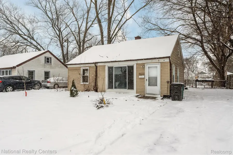 22141 Morton Street, Oak Park, MI 48237 - Image #2