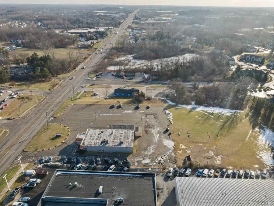 2830 E Grand River Avenue, Howell, MI 48843 - Image #2