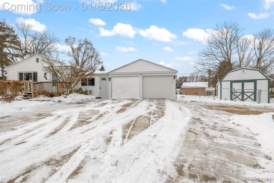 8980 Mayfred Drive, Pinckney, MI 48169 - Image #2