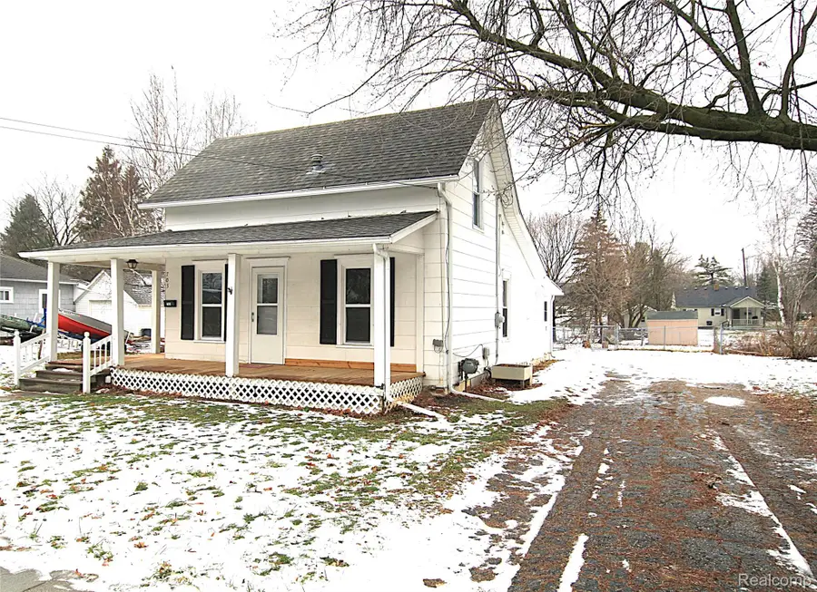 703 Queen Street, Owosso, MI 48867 - Image #2