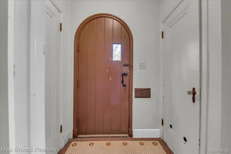 2085 Pontiac Drive, Sylvan Lake, MI 48320 - Image #3