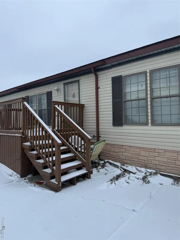 2222 S Sheeran Drive, Milford, MI 48381