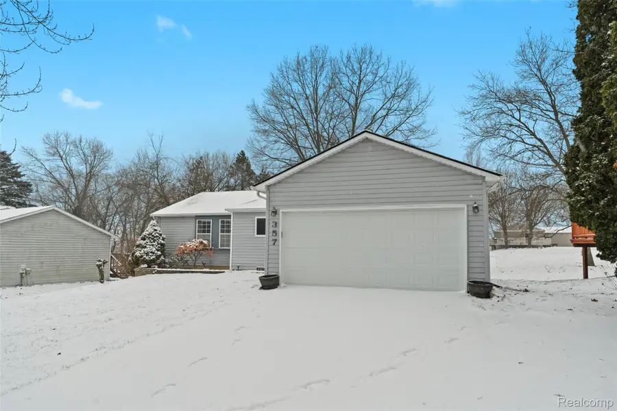 357 Woodlake Drive, Brighton, MI 48116 - Image #2