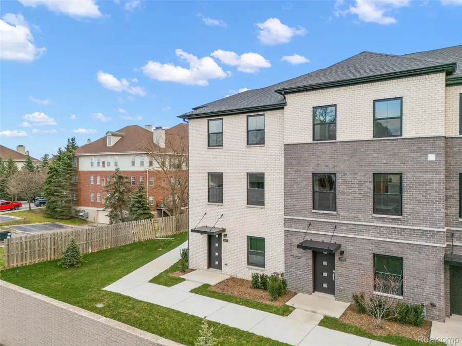 2829 Summers Place, Troy, MI 48084 - Image #3