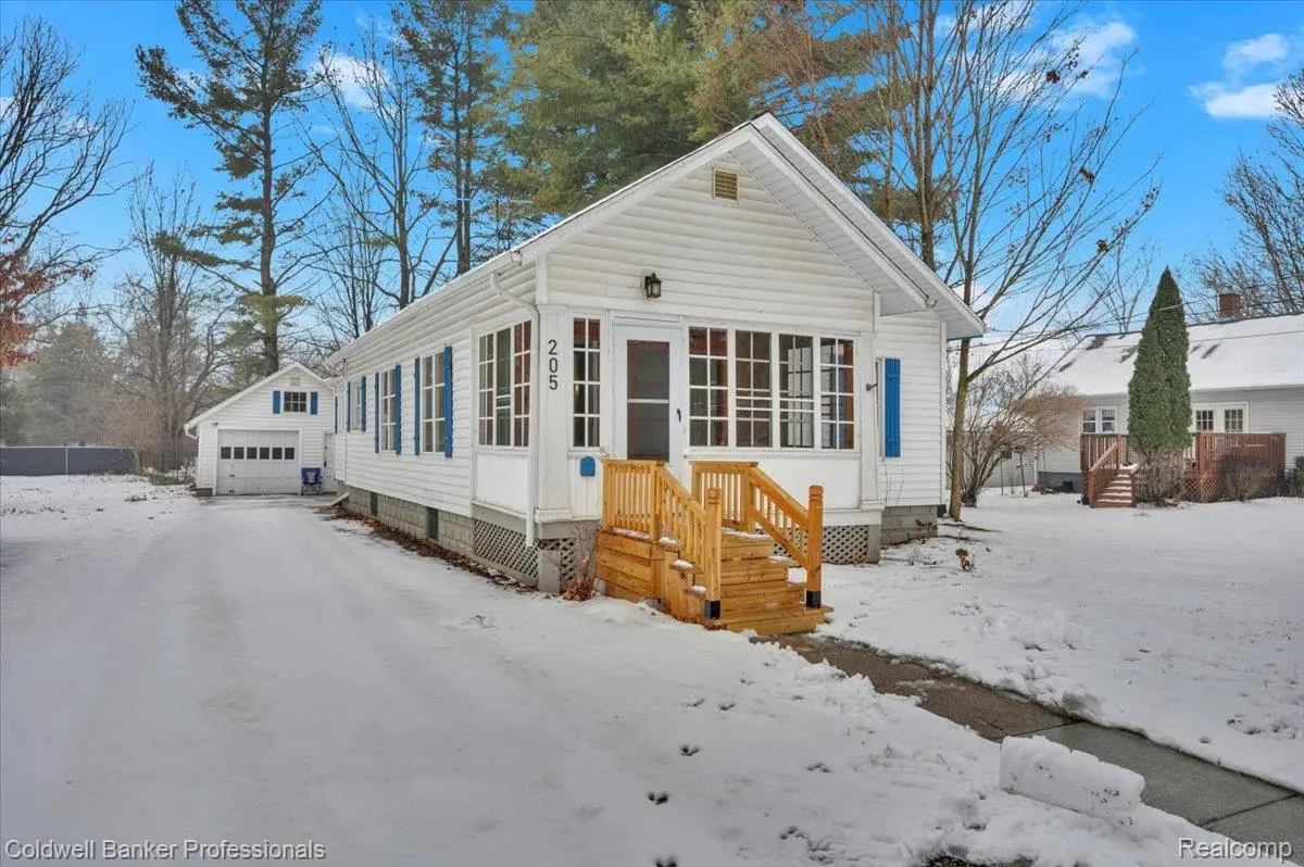 205 Ferry Street, Corunna, MI 48817 - Image #1