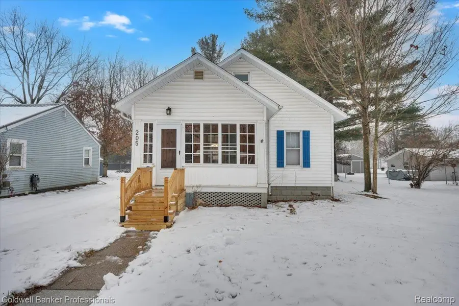 205 Ferry Street, Corunna, MI 48817 - Image #2