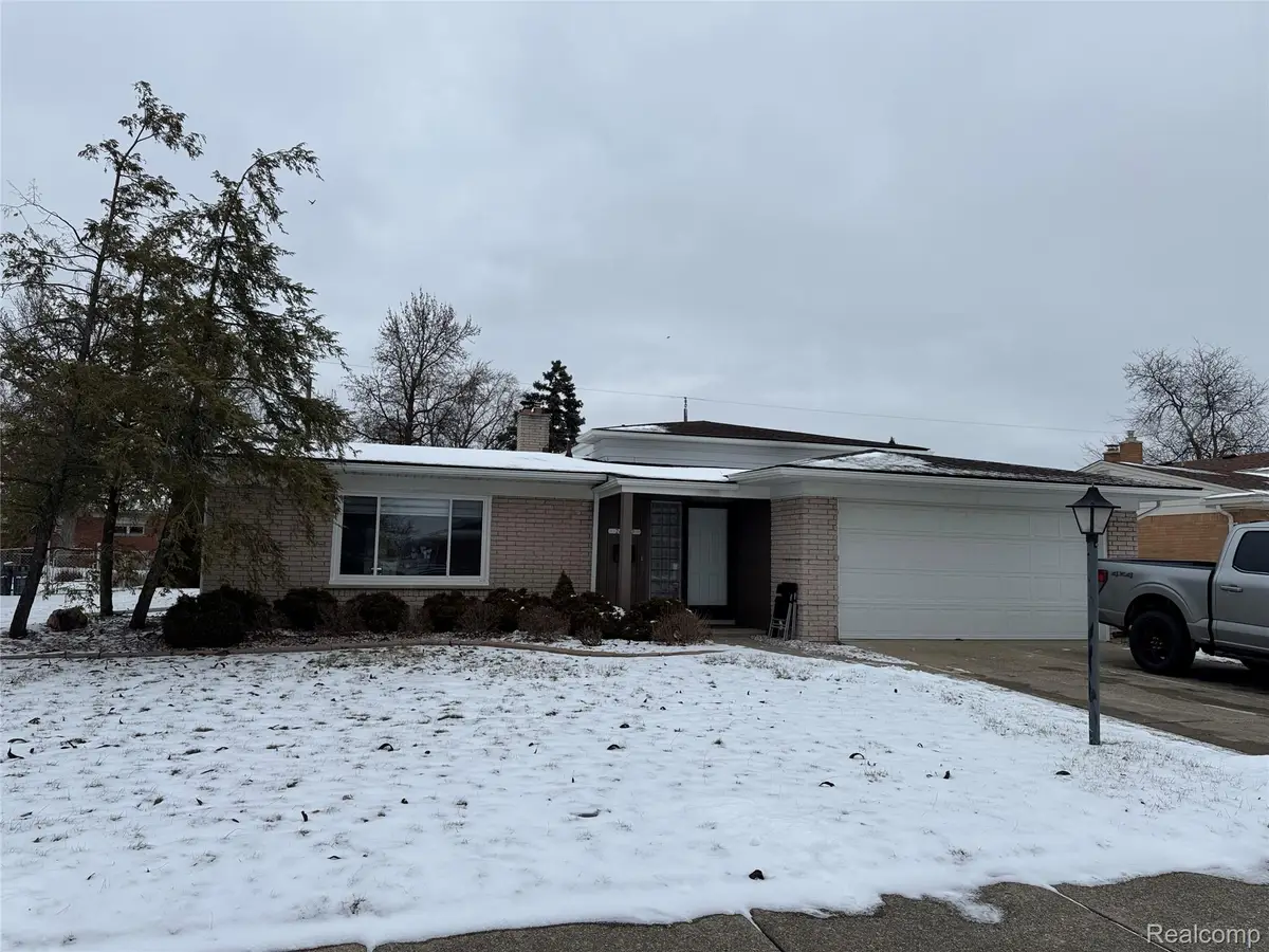 26960 Sheahan Drive, Dearborn Heights, MI 48127 - Image #1