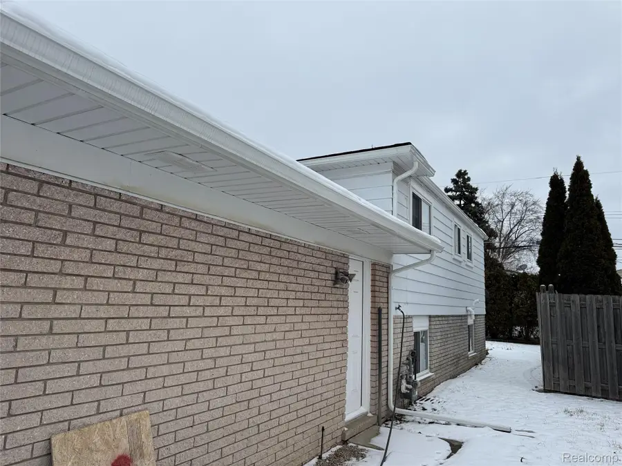 26960 Sheahan Drive, Dearborn Heights, MI 48127 - Image #3