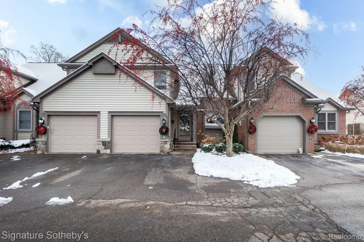 424 Oak Run Court #11, Royal Oak, MI 48073 - Image #1