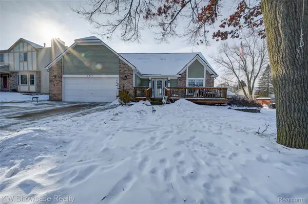 2421 Lansbury Drive, Waterford, MI 48329