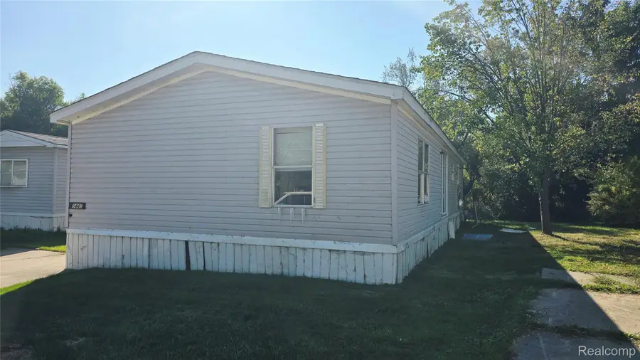 5445 Americana Lane, Casco, MI 48064 - Image #2