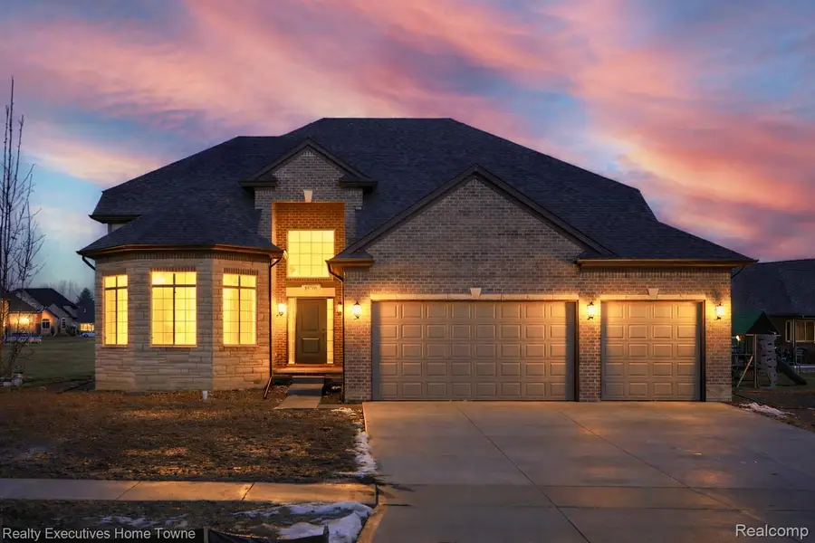 35701 Strongford Drive, New Baltimore, MI 48047 - Image #2