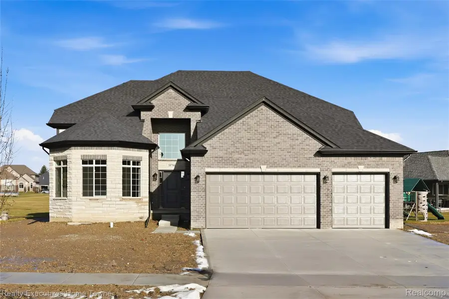 35701 Strongford Drive, New Baltimore, MI 48047 - Image #3