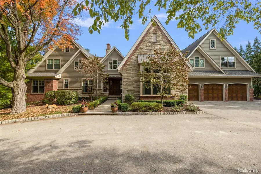 1330 Oxford Road, Bloomfield, MI 48304 - Image #2