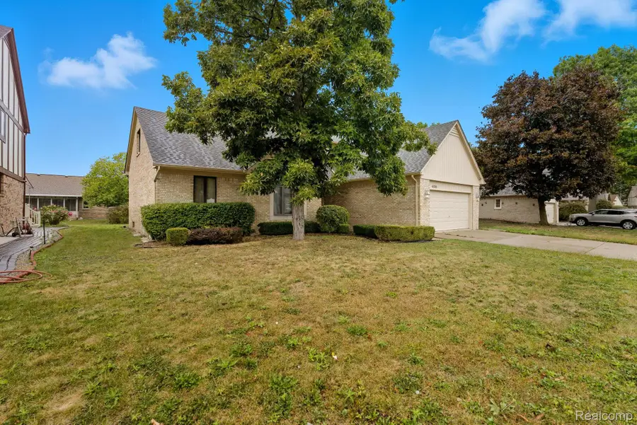 41825 Alden Drive, Clinton Charter Township, MI 48038 - Image #3