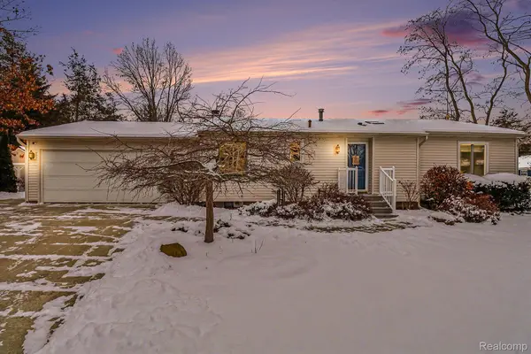 3594 Cordley Lake Road, Hamburg, MI 48169