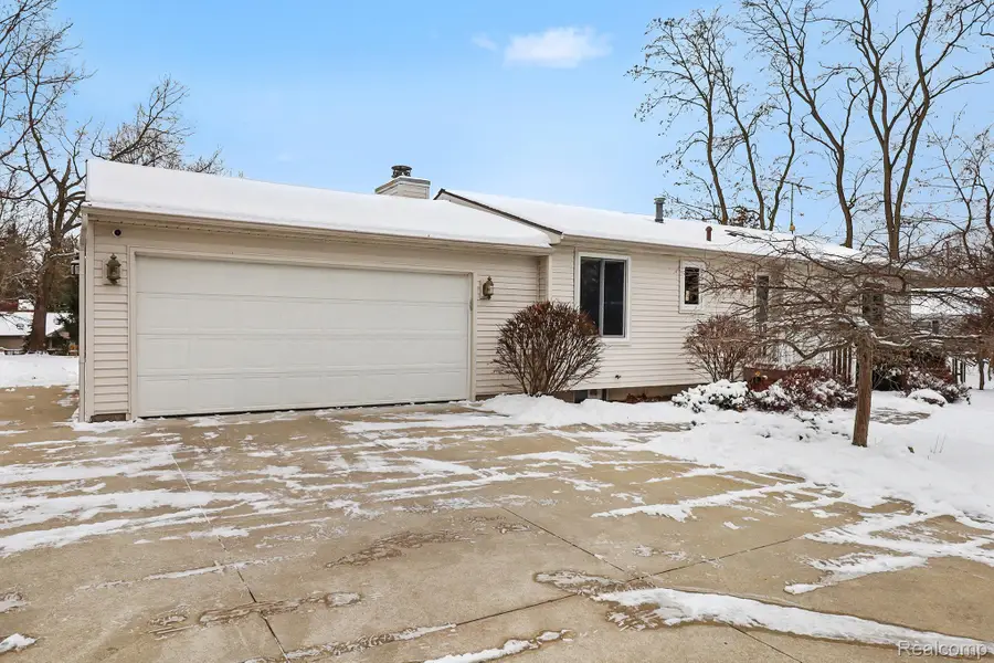 3594 Cordley Lake Road, Hamburg, MI 48169 - Image #2