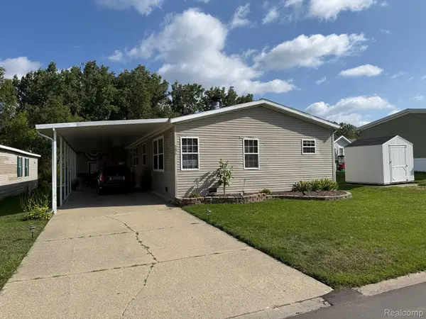 256 Fox Chase Boulevard, GrandBlanc, MI 48439