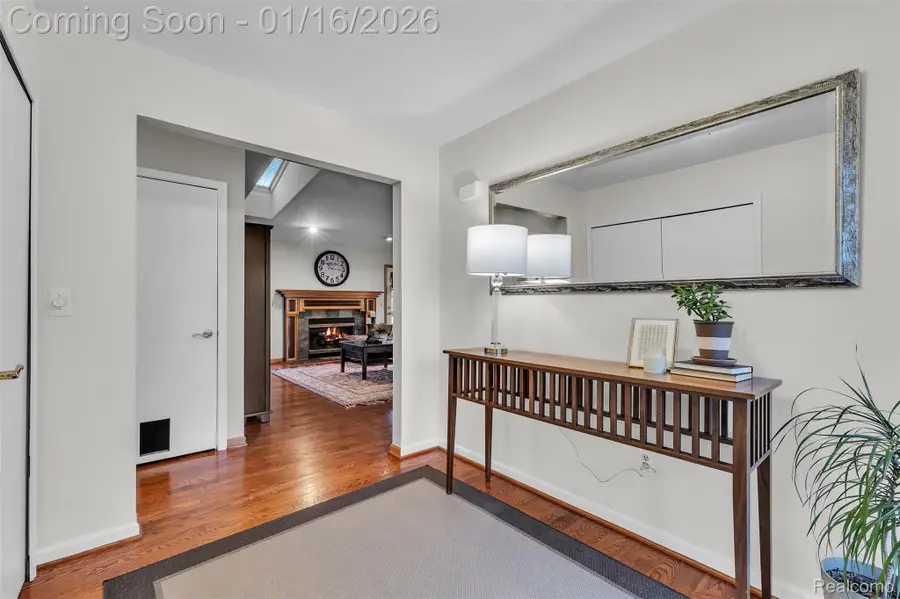 9035 Farmington Road, Livonia, MI 48150 - Image #3