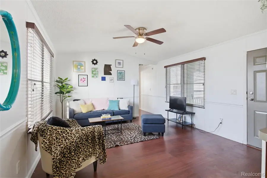 1037 Helen Ct, Madison Heights, MI 48071 - Image #3