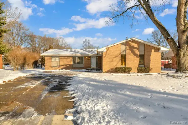 20520 Secluded Lane, Southfield, MI 48075