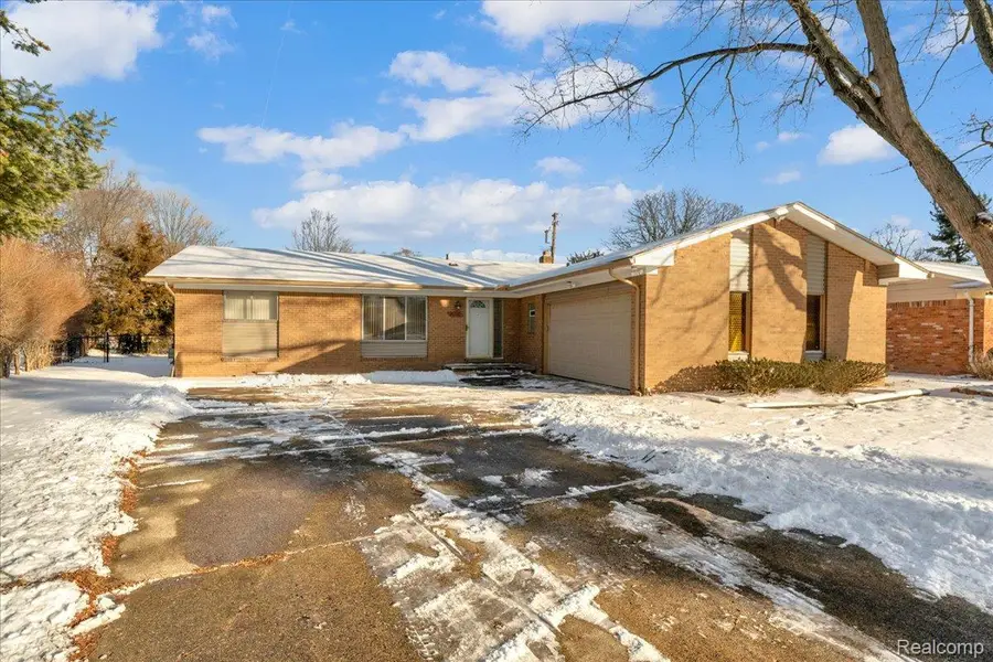 20520 Secluded Lane, Southfield, MI 48075 - Image #2